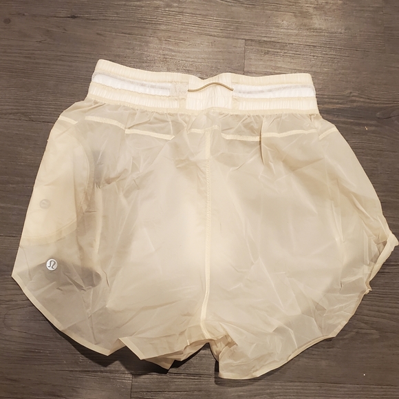 Lululemon Step Out Short NWT - Picture 5 of 7